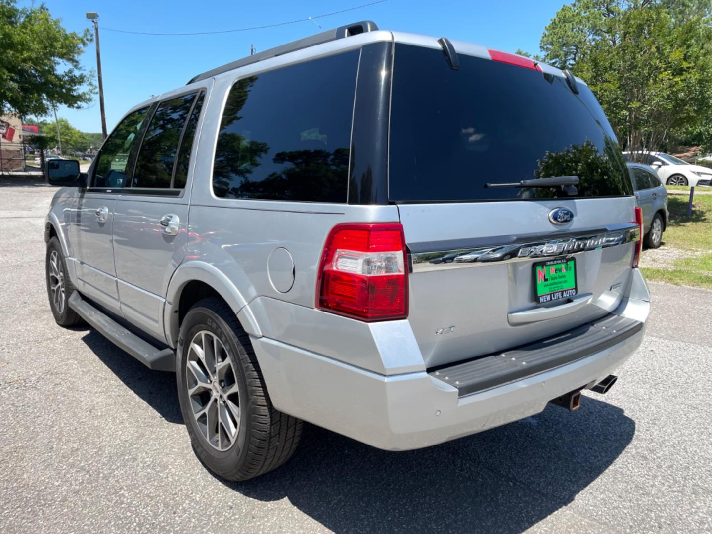 2016 SILVER FORD EXPEDITION XLT (1FMJU1HT5GE) with an 3.5L engine, Automatic transmission, located at 5103 Dorchester Rd., Charleston, SC, 29418-5607, (843) 767-1122, 36.245171, -115.228050 - Leather, Sunroof, CD/AUX/Sat/Bluetooth, Backup Camera, Power Everything (windows, locks, seats, mirrors), Power Liftgate, Rear Climate Control, Easy Fold Third Row, Keyless, Running Boards, Tow Package, Alloy Wheels. 149k miles Located at New Life Auto Sales! 2023 WINNER for Post & Courier's Charle - Photo#4